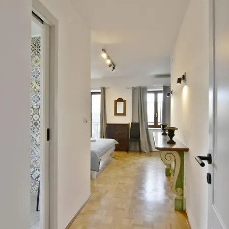 Two-story For In Valica فيلة *