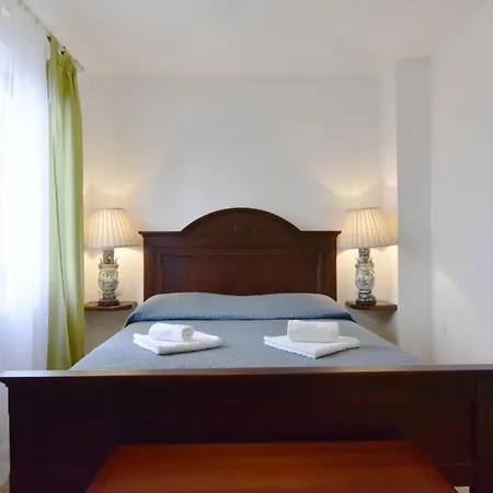 فيلة Two-story For In Valica