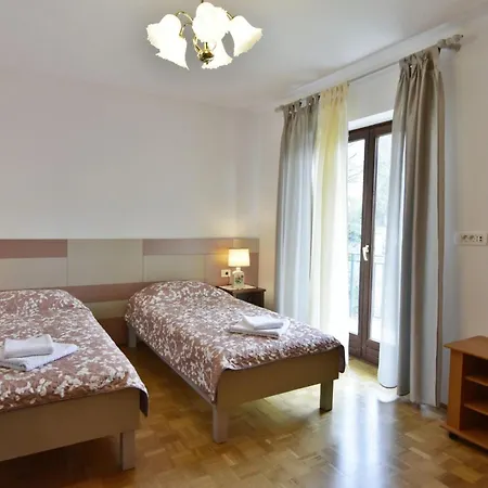Two-story For In Valica فيلة