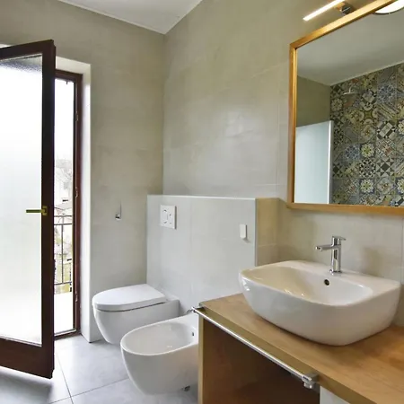فيلة Two-story For In Valica Mazurija