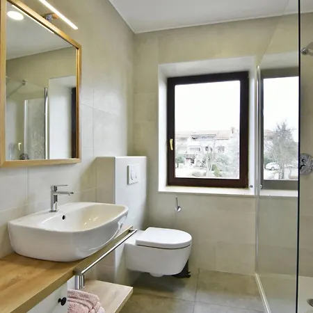 فيلة Two-story For In Valica *